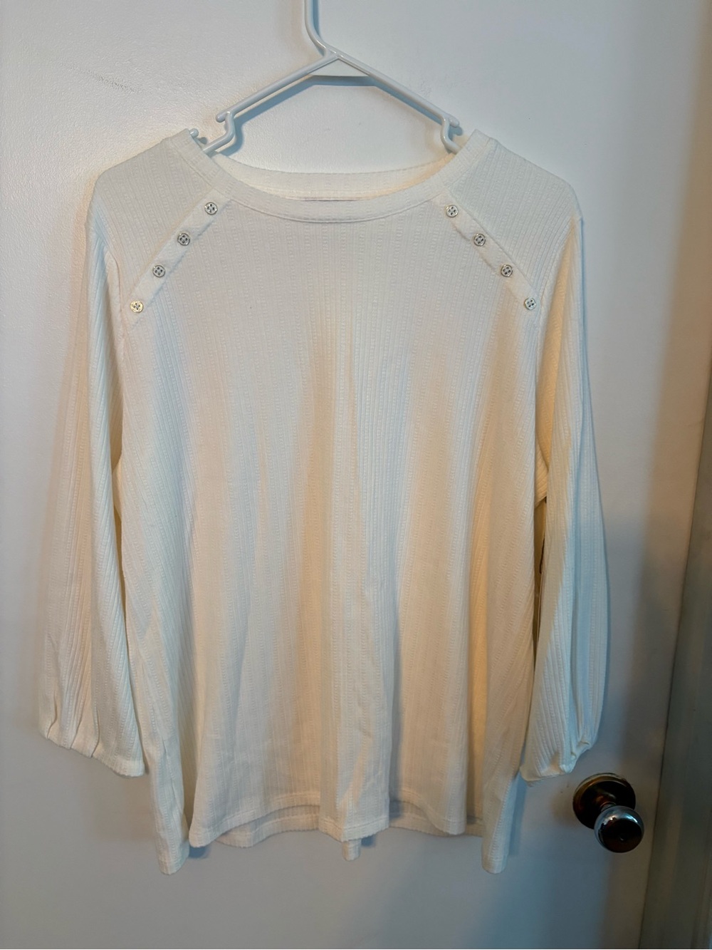 XL Liz Claiborne Cream Ribbed Button-Detailed Long Sleeve